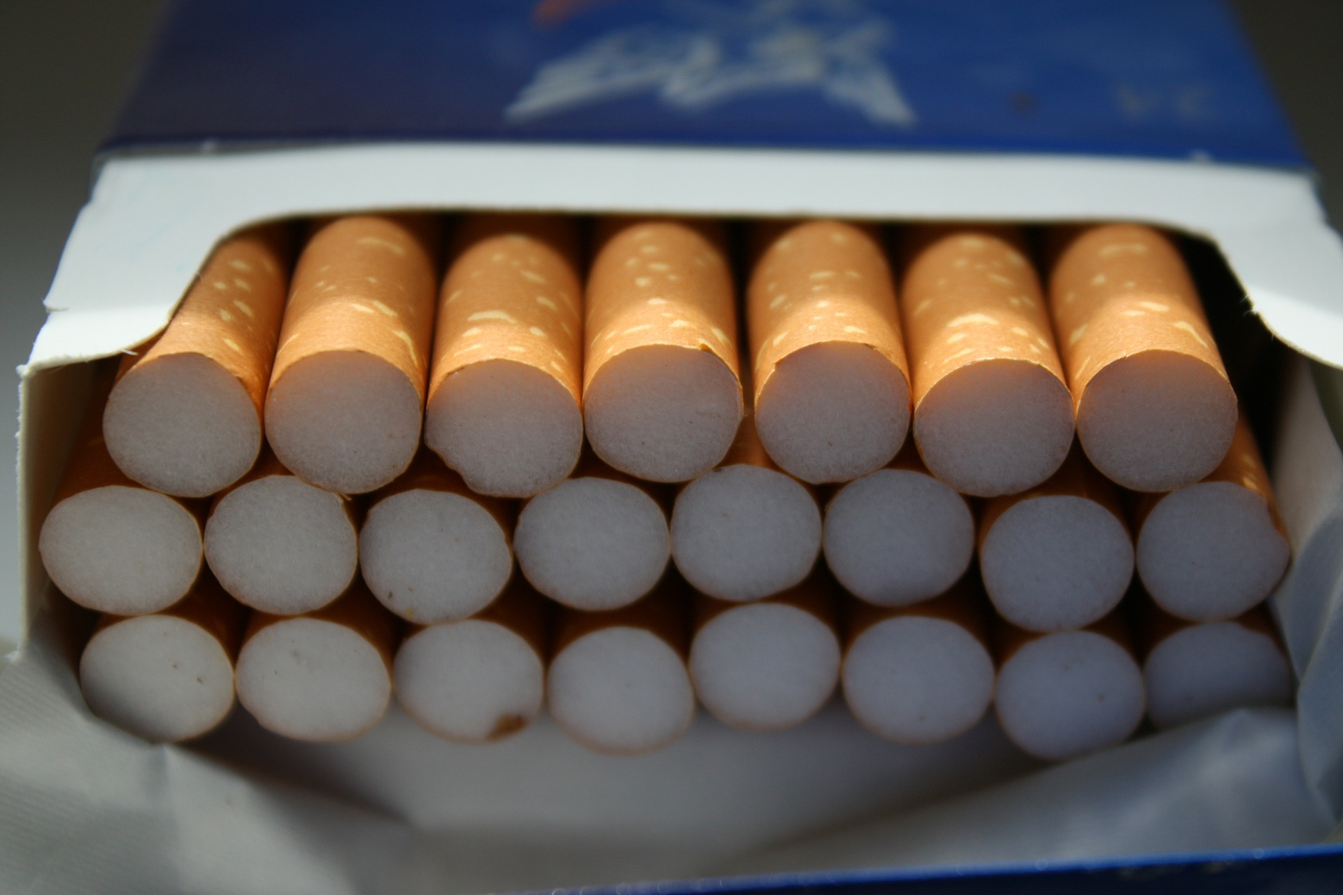 Контрабандний бізнес: як цигарки з України незаконно вивозять і продають у Польщі