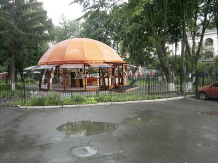 У Луцьку кікбоксеру дозволили встановити кафе на території дитячої поліклініки: мер «ЗА», прокурор «ПРОТИ»